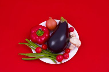 Tabakta taze sebzeler