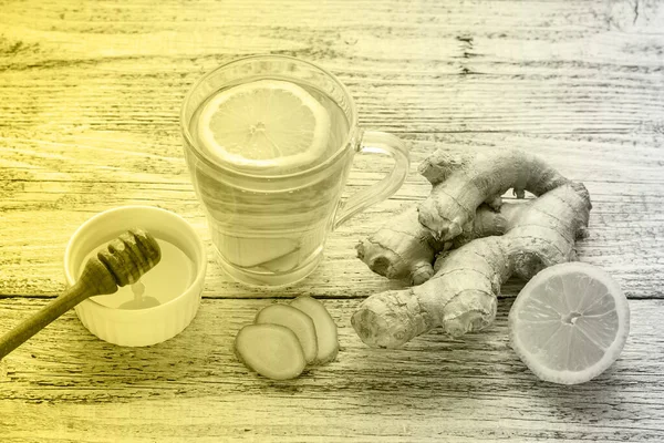 Zázvorový Čaj Citronem Medem Bílém Dřevěném Pozadí Horký Zdravý Zimní — Stock fotografie