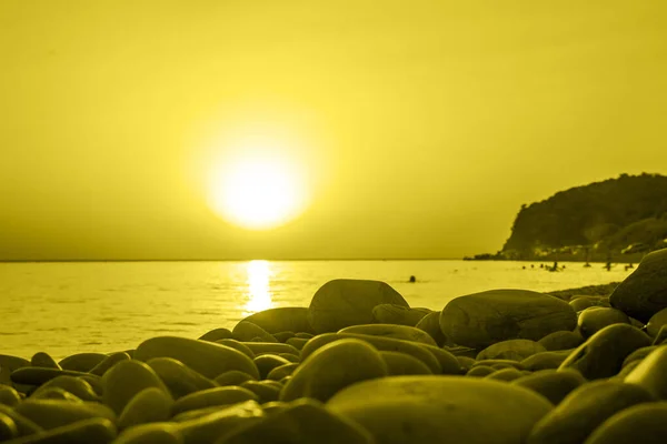 Bellissimo Paesaggio Tramonto Ardente Mare Nero Cielo Sopra Esso Come — Foto Stock