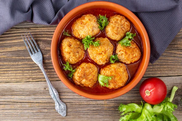 Boulettes Viande Sauce Tomate Dans Bol Sur Une Table Bois — Photo