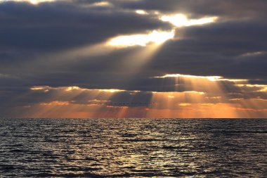 Denizde gün batımı