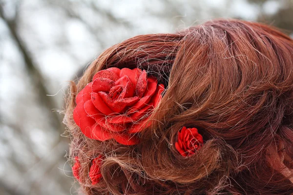 hairstyle red roses