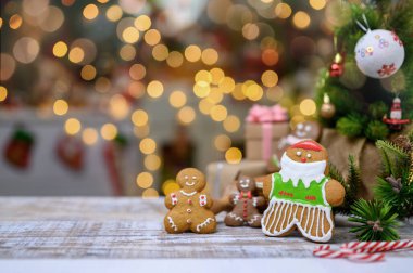 Noel için ev yapımı Noel kurabiyeleri ve mutlu yıllar.