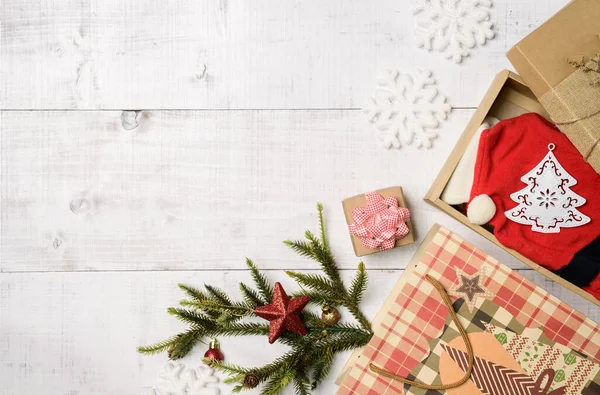 Bolsa Compras Con Regalo Navidad Decoración Sobre Fondo Blanco Día —  Fotos de Stock