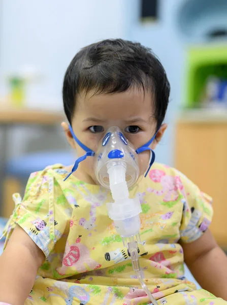 Bayi Asia Sakit Sebagai Virus Sinsisial Pernapasan Rsv Rumah Sakit Stok Foto