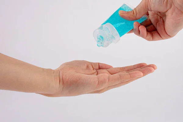 Usando Álcool Gel Limpo Lavar Mãos Higienizador Vírus Bactérias Sujo — Fotografia de Stock