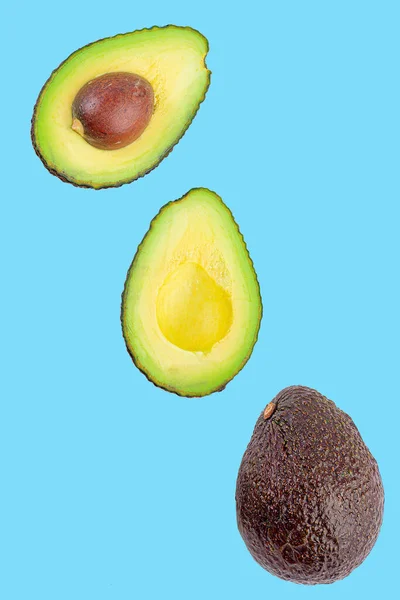 Avocado Patroon Blauwe Achtergrond Bovenaanzicht — Stockfoto