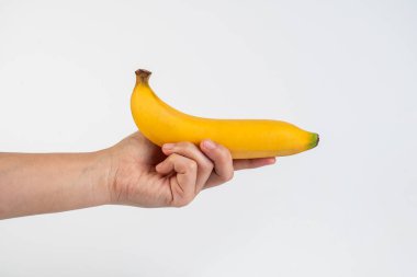 Beyaz arkaplanda sarı muz