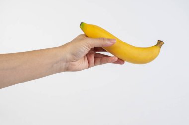 Beyaz arkaplanda sarı muz