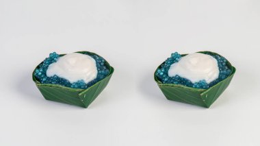 Hindistan cevizi sütlü Sago tatlısı, Tayland tatlısı, beyaz arka plan