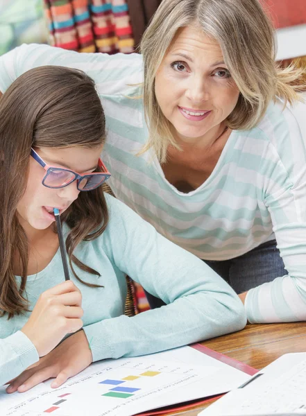 Pretty student girl taking tutoring courses with beautiful blond teacher — Stock Photo, Image