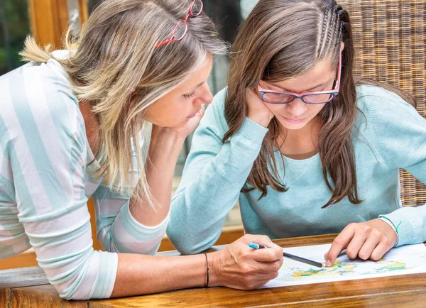 Pretty student girl taking courses with beautiful blond teacher — Stock Photo, Image