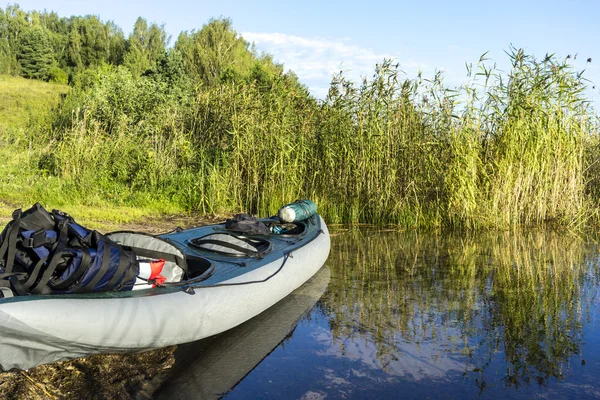 Kayak dans le port du lac le matin — Photo