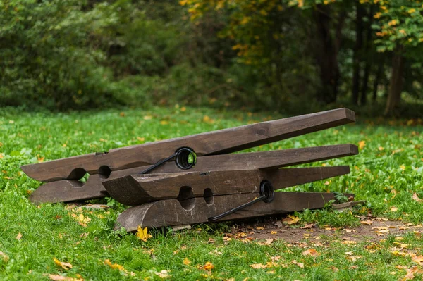 Riesige Wäscheklammern Park — Stockfoto