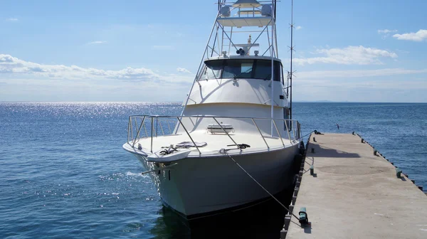 Barco en el océano —  Fotos de Stock