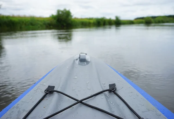 Boot op de rivier — Stockfoto