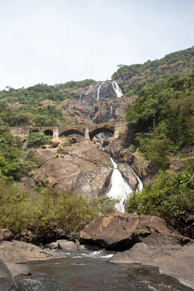 Dudhsagar wodospad w Indiach — Zdjęcie stockowe
