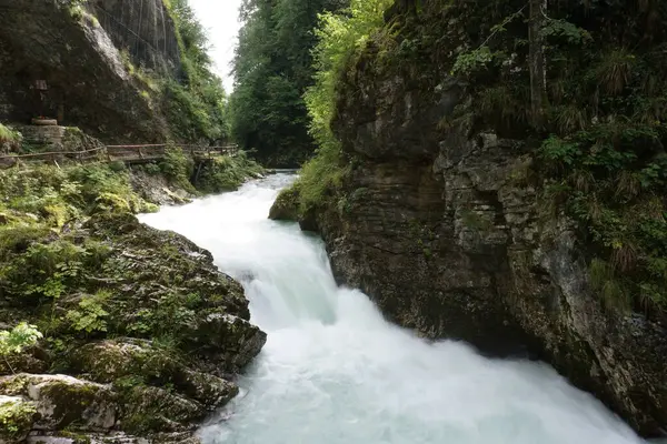 Pequeña cascada en Vintgar Gorge en Bled —  Fotos de Stock
