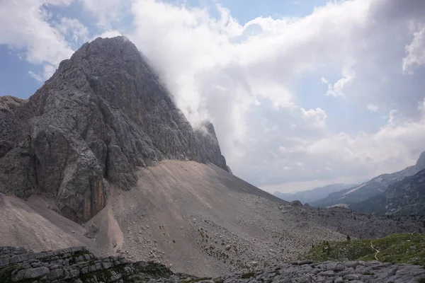 Slovenya 2020 Deki Seven Lakes Vadisi Yürüyüşünde Dağın Zirvesi Bulutlarla — Stok fotoğraf