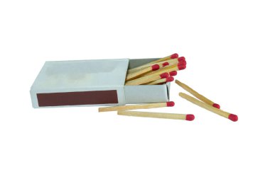 Kırmızı kibrit kutusu ve beyaz arka planda izole edilmiş kibrit kutusu. Yan görünüm ve Boşluk alanı