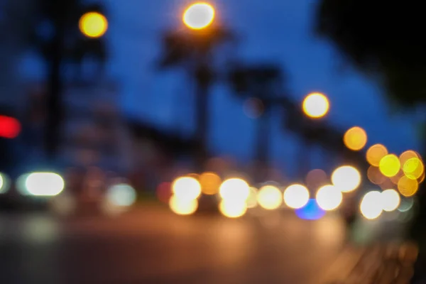 Uit Focus Mooie Glinsterende Wazig Bokeh Van Auto Verkeerslichten Nachts — Stockfoto