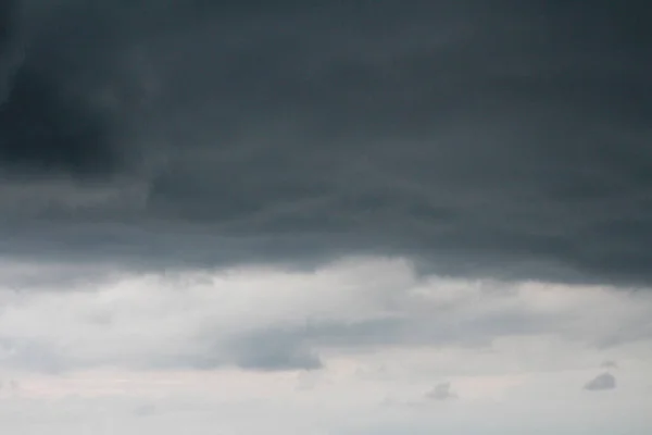 Sötét Drámai Fekete Felhő Jön Eső Előtt — Stock Fotó