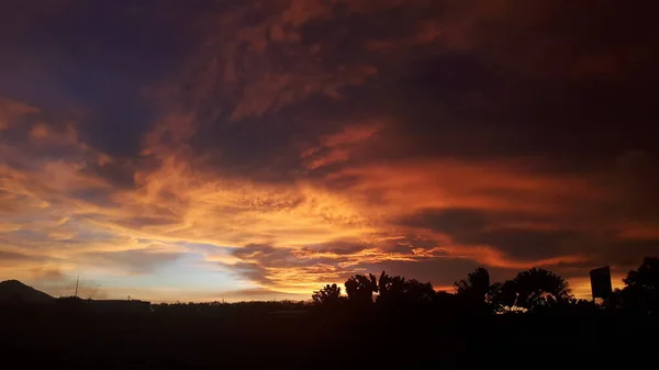 Crepúsculo Paisagem País Vista Noite Pôr Sol Sobre Horizonte Cidade — Fotografia de Stock