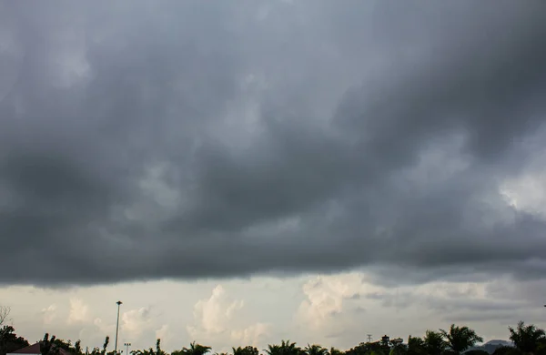 Dunkler Himmel Und Dramatische Schwarze Wolken Vor Regen — Stockfoto