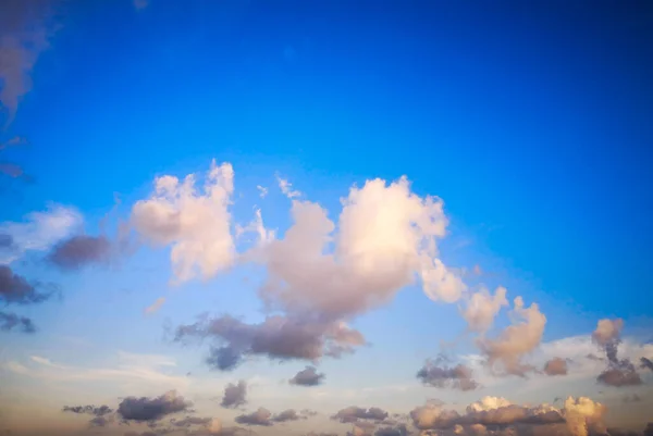 Kumulus Pilvet Sinisen Taivaan Luonnon Taustalla — kuvapankkivalokuva
