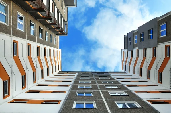 Edificio residencial de varios pisos vista desde arriba — Foto de Stock