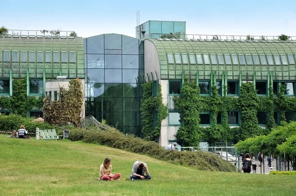 Yeşil çatı modern Kütüphane Varşova