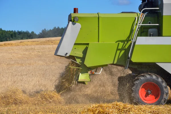 Agricultural vehicle on the field. Close-up — Stock Photo, Image