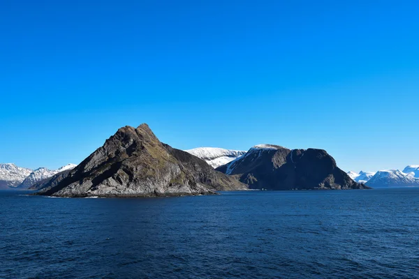 Norwegian mountains seen from the sea. Above the Arctic Circle. — Stock Photo, Image