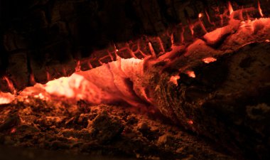 Şömine ev yanan odun içinde