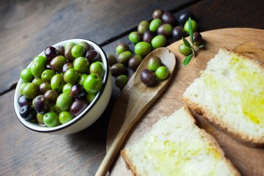 Zeytinyağı ve ekmek