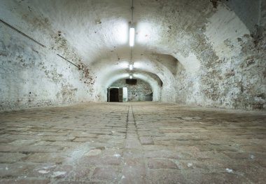 Bodrum tonozlu tuğla tavan - antik du ile eski kale