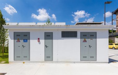 Elektrik Oda beyaz mavi gökyüzü