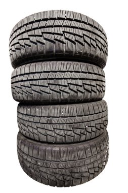 Dört beyaz arka plan üzerinde izole kış lastikleri kullanılan