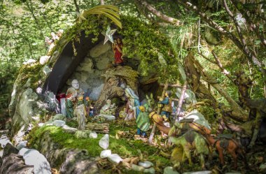 Bir ormandaki doğum sahnesi