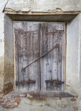 Eski pencere kapalı