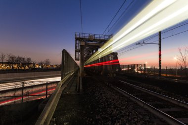 Köprüde tren geçen