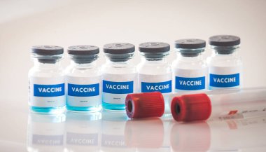 Covid aşı şişeleri. Coronavirus tıbbi geçmişi