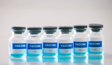 Sars Cov 2 farklı aşı şişesi