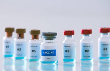 Sars Cov 2 farklı aşı şişesi