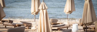 Plaj şemsiyesi yaz denizi