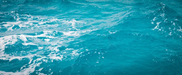 Tiefblauer Meereswasserhintergrund — Stockfoto