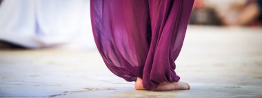 Doğulu dansçı yaz tatili aktivitesi