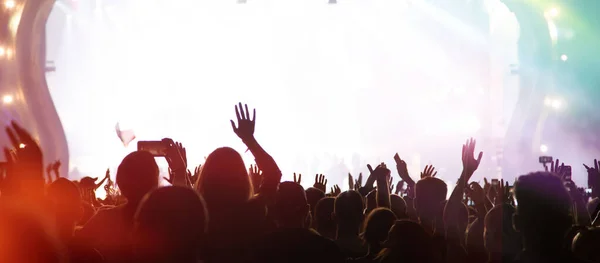 Yaz festivali kalabalık ışıkları