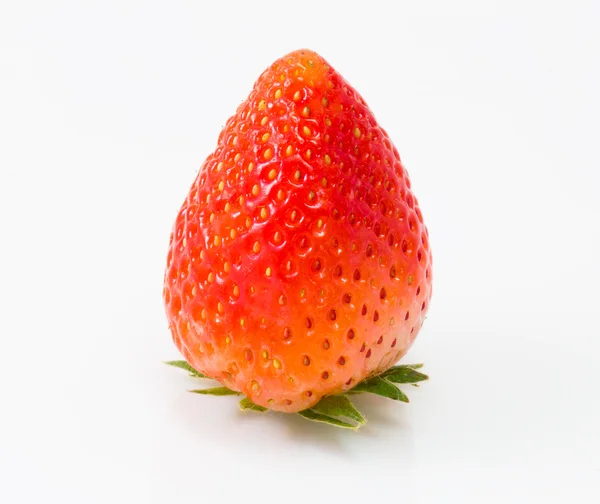 Căpșuni proaspete izolate pe fundal alb — Fotografie, imagine de stoc