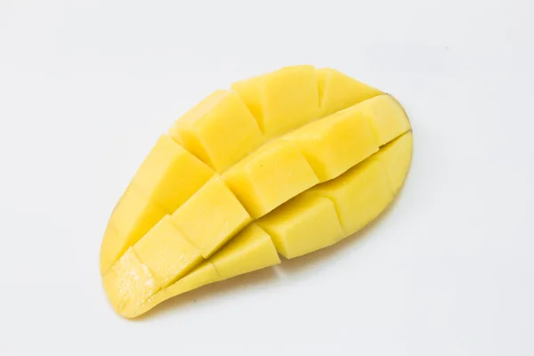 Beyaz arka plan üzerinde izole lezzetli taze sarı mango — Stok fotoğraf
